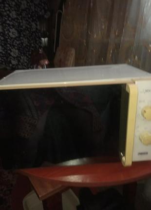 Микроволновая печь рабочая но не греет.цена снижена с оплатою на карту