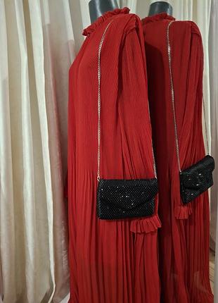 Нарядная маленькая сумочка 👜на длинной цепочке