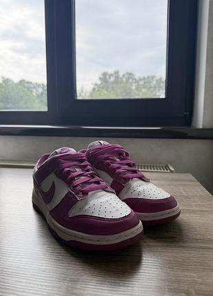 Кросівки жіночі nike рожевого кольору 38 розмір