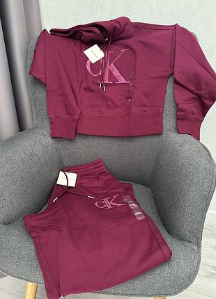 Calvin klein костюм