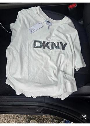 Жіноча футболка