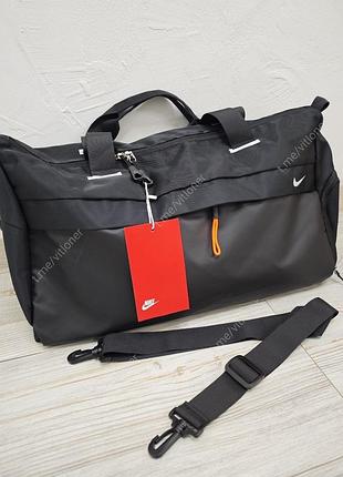Чорна спортивна сумка nike