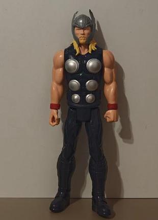 Коллекционная фигурка тора из популярной серии marvel avengers titan hero series от компании hasbro.