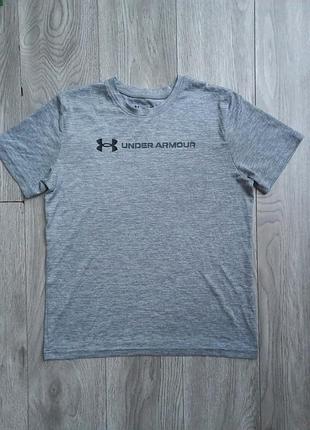 Футболка under armour серого цвета