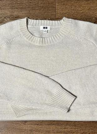 Шерстяной свитер uniqlo.