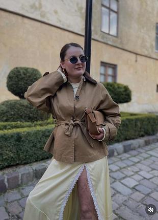 Короткий тренч з коміром stradivarius