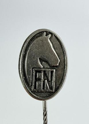Фрачник німеччина fn (федерація кінного спорту). значок-голка, кінний спорт.