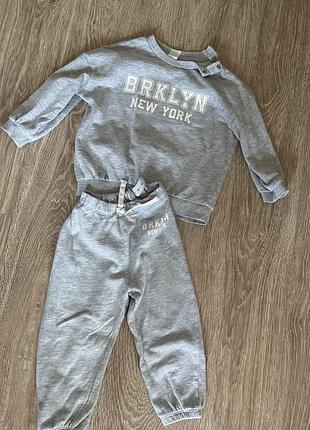 Костюм для хлопчика h&m сірий з написом brklyn new york, розмір 92
