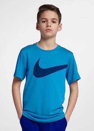 Nike dri-fit спортивна підліткова футболка із технологічної тканини