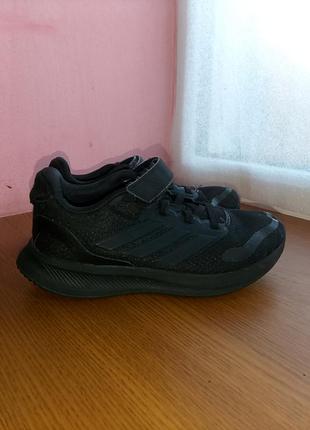 Кросівки adidas. розмір 33