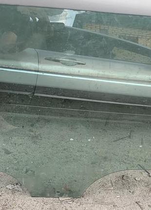 Заднє ліве скло volkswagen passat b5 3b5845025