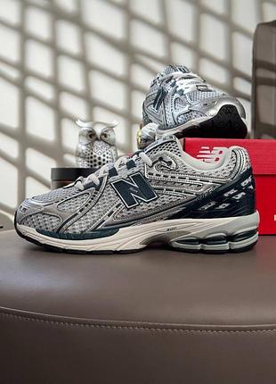 New balance 1906r light grey metallic