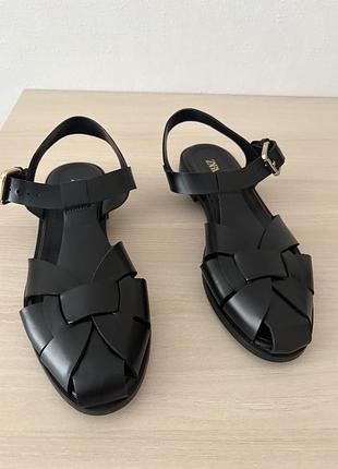 Сандалі zara