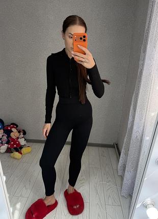 Спортивний костюм жіночий bershka чорний