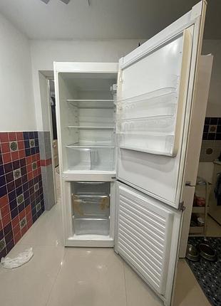 Холодильник zanussi двокамерний