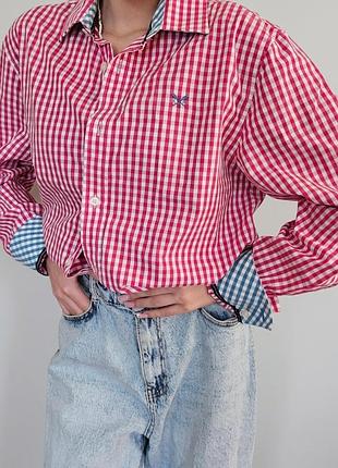 Брендовая хлопковая рубашка в клетку crew clothing с контрастными манжетами