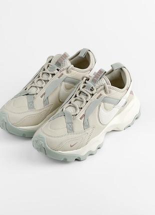 Nike жіночі tc 7900 lt orewood brn/sail