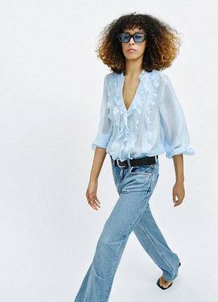 Блуза с воланами небесно голубого цвета zara