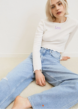 Lee x h & m. джинси з п'ятьма кишенями з деніму з суміші органічного і переробленого бавовни і ліоцелл refibra ™.
