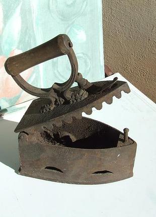 Праска чугунна раз. 22 х 23 х 10 см. 1920-30 гг. вес 3200 гр.