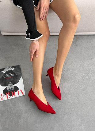 Шикарні туфлі на низькому підборі
