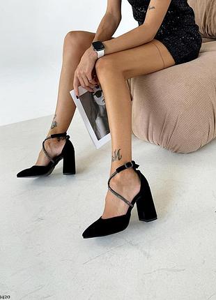 Шикарные туфли с ремешками из страз 40