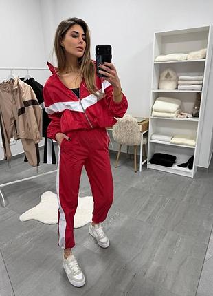 Спортивный женский костюм из плащевки