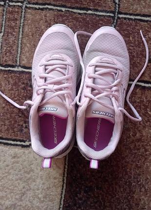Продаю кроссовки skechers