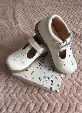 Білі туфлі, сандалі на дівчинку schuh 4