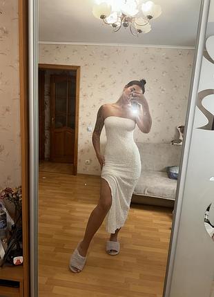 Сукня бершка біла з розрізом на нозі довга