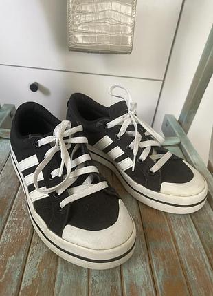Кеди adidas 37,чорно білі
