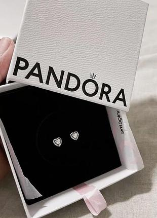 Серьги пусеты, гвоздики pandora пандора "белое сердце"