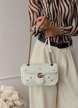 Женская сумка кросс боди 26.5х17х5 см gucci кожаная сумка с ручкой и ремешком цепочкой через плечо для женщины от гуччи