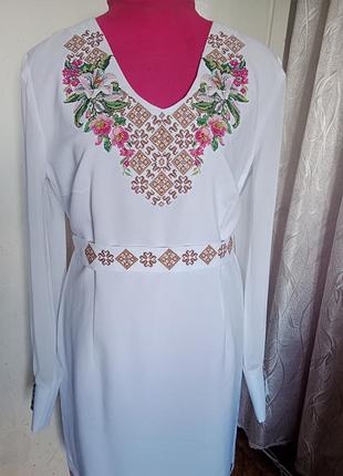 Изысканное белое платье вышиванка