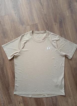 Брендова футболка under armour.
