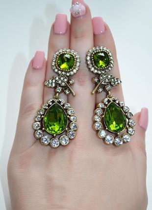 Роскошные длинные серьги christian dior с зелеными камнями кристаллы сережки