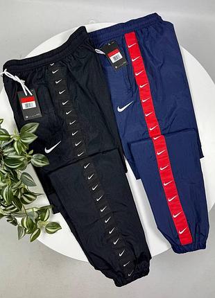 Нейлоновые брюки nike на лампасах