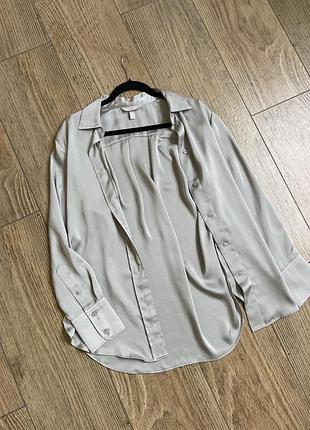 Блуза h&m, сатинова, колір світлий бежево-сірий (грейж/перлинний). розмір eur xs.