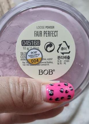 Пудра рассыпчатой фиксирующая bob fair perfect loose powder с пометкой «new born» и эффектом легкого невесомого покрытия.