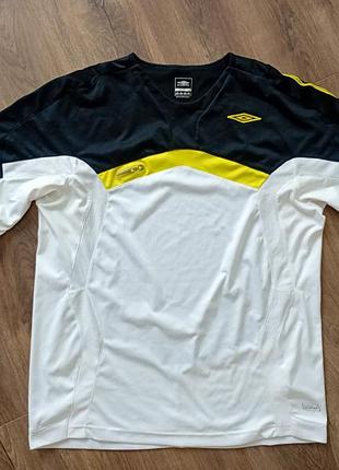 Брендова футболка umbro.