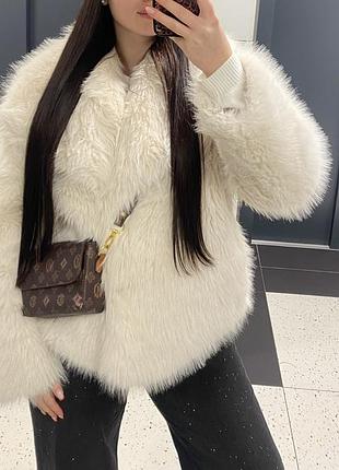 Шуба stradivarius розмір xs ( молочний)