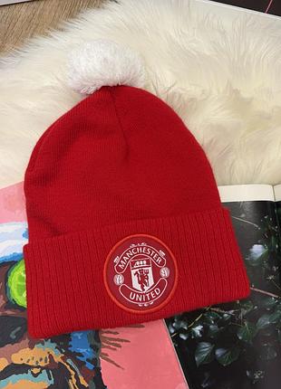 Шапка манчестер юнайтед manchester united оригінал футбольна червона з помпоном