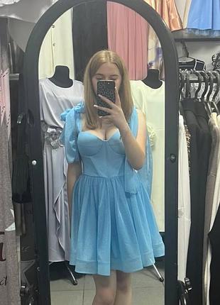 🩵 блакитна святкова сукня в чудовому стані ✨ ніжна, жіночна та дуже ефектна. підійде на свято, фотосесію чи особливу подію. пишіть у приват 📩 розмір м