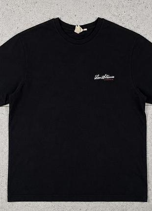 Levi strauss чорна футболка з вишитим мінімалістичним логотипом на грудях