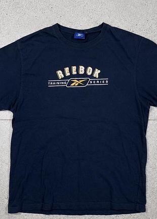 Reebok training series темно-синя футболка з логотипом і принтом на грудях