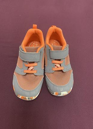 Кросівки для хлопчика decathlon. розмір 27