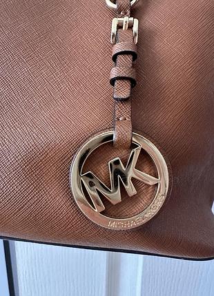 Michael kors 🤎 та сама шоколадна сумка з золотою фурнітурою ✨