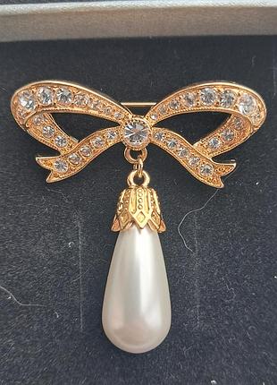 Брошка для жінок crowns & regalia lover's knot вінтажна золотиста з перлиною