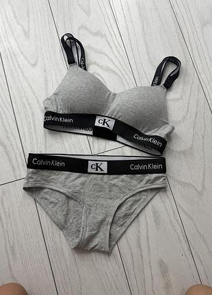 Білизна calvin klein  с розмір
