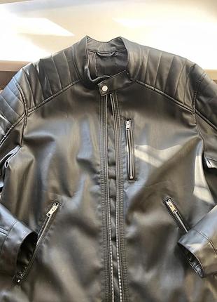Чоловіча куртка, чорного кольору  ,h&m , розмір xl, стан нової .